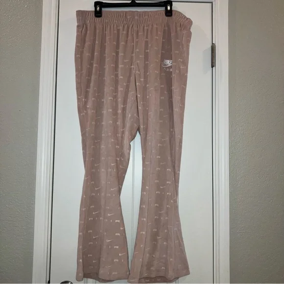 NWT Nike Air Logo Pink Plush Flare Lounge Pants - Picture 1 of 7